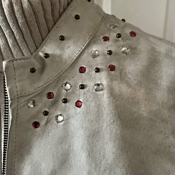 Wilsons Leather Women/Men Moto Jacket Size XL Studs Rhinestones Rose tattoo NWOT - Picture 8 of 14